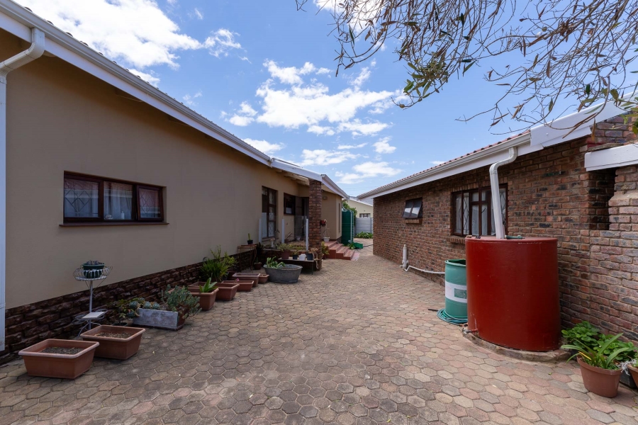 3 Bedroom Property for Sale in Hartenbos Central Western Cape